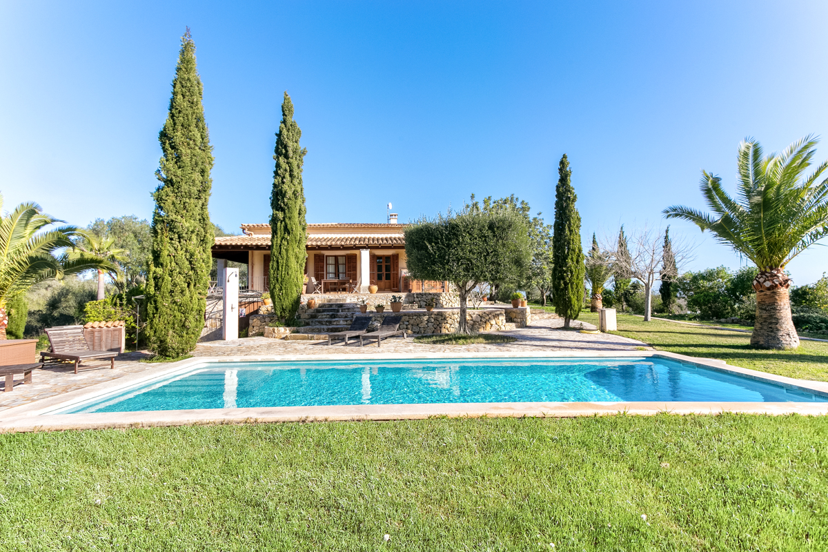 Traumhafte Finca mit Vermietungslizenz, spektakulärem Rundumblick, Pool und Grundstück in Maria de la Salut Traumhafte Finca mit Vermietungslizenz, spektakulärem Rundumblick, Pool und Grundstück in Maria de la Salut