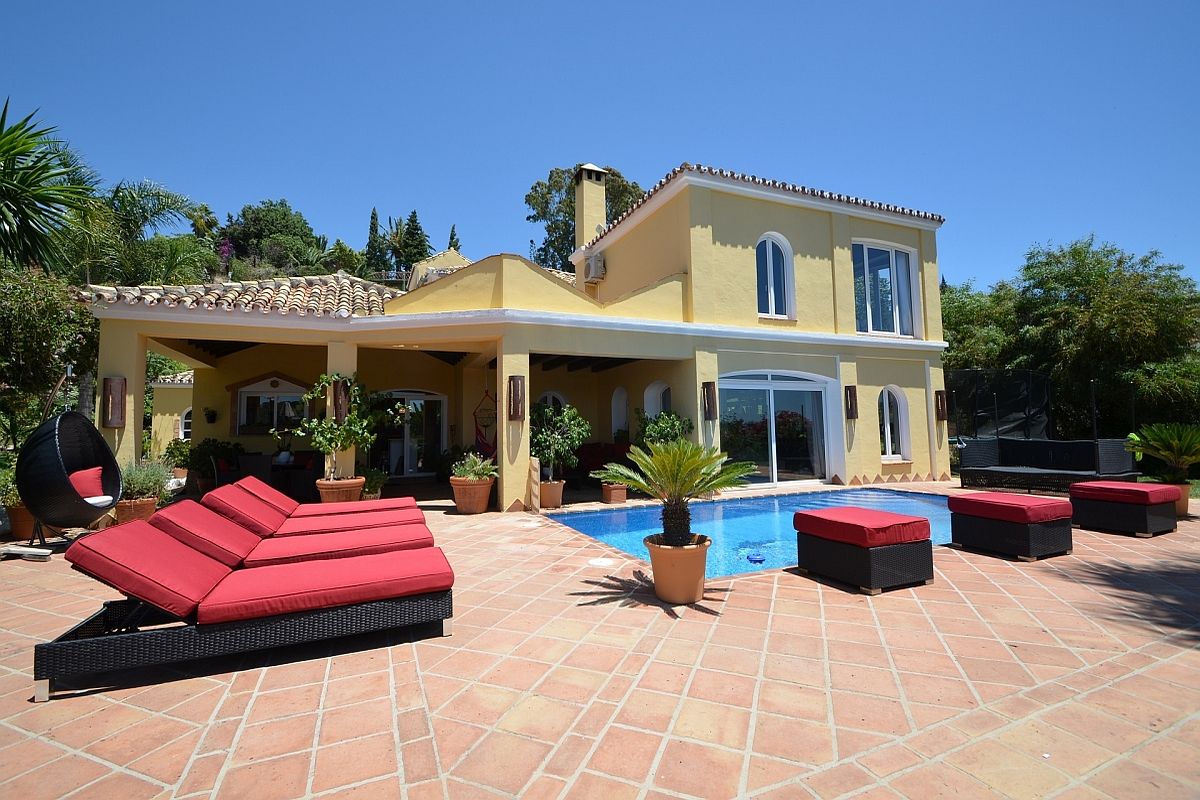 Wunderbare ländliche Villa in der New Golden Mile von Marbella, in der nähe vom Strand, ideal für Natur- und Pferdeliebhaber