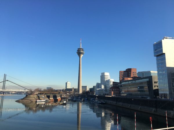 Der Medienhafen in Düsseldorf besticht durch seine eindrucksvolle Architektur Der Medienhafen in Düsseldorf besticht durch seine eindrucksvolle Architektur