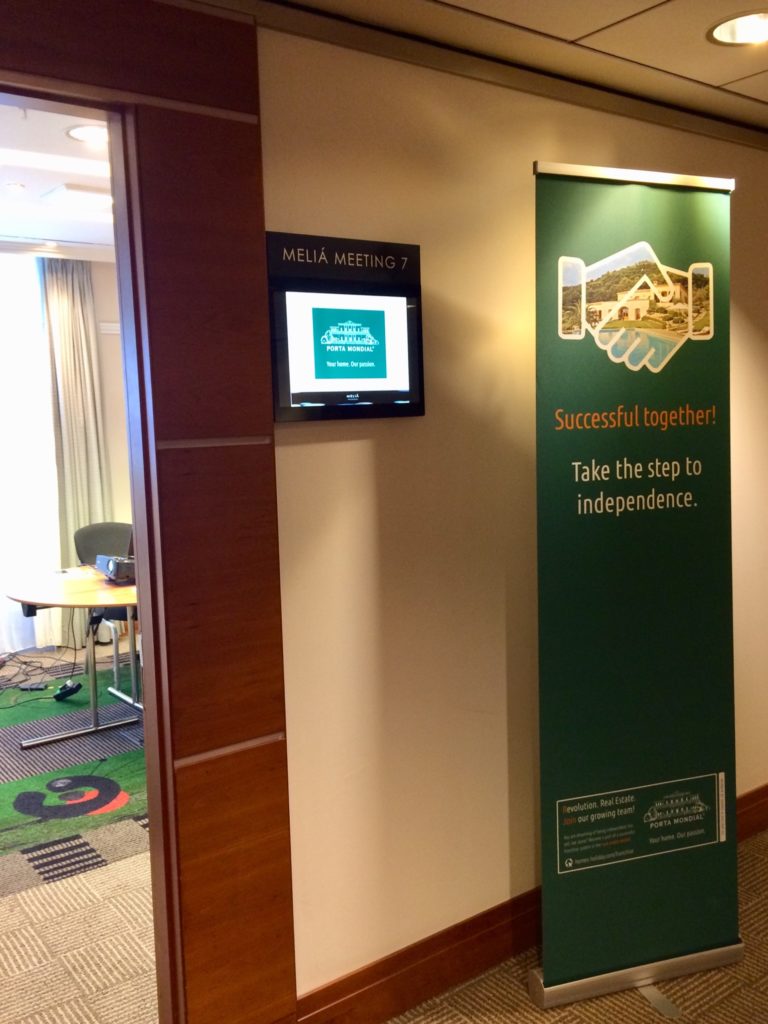 Herzlich Willkommen! Das Porta Mondial Expansionsteam informierte auf ihrer Spanien-Roadshow über ihr Franchiseangebot.