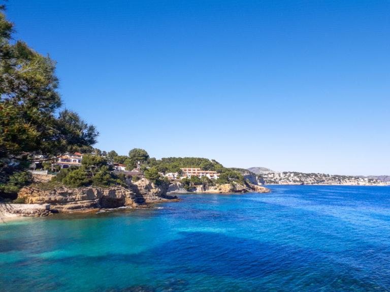 The coastline of the Costa Blanca is reminiscent of Mallorca. Real estate is much cheaper there than on the Balearic Islands.