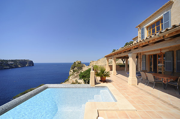 Exclusive villa with sea views in Puerto Andratx. Tips for property buyers. Exclusive villa with sea views in Puerto Andratx. Tips for property buyers.